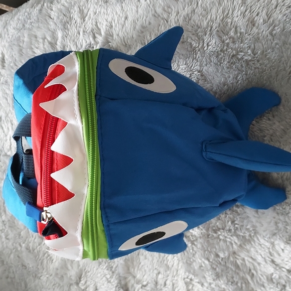 Baby Shark 🦈doo doo doo doo doo doo🦈 Backpack & Swim Cap - Picture 3 of 7